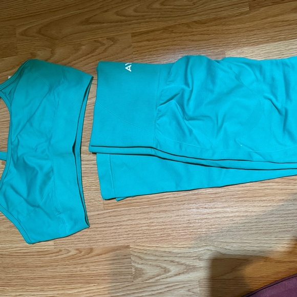 AYBL empower seamless leggings and sports bra set - Picture 2 of 5